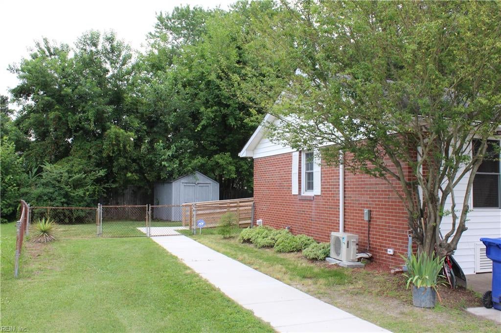 Photo of 4809 Mallard Crescent, Portsmouth, VA 23703 (MLS # 10639918)