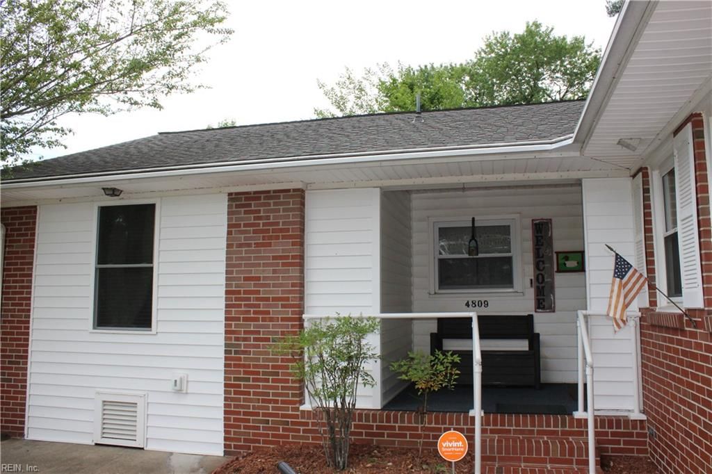 Photo of 4809 Mallard Crescent, Portsmouth, VA 23703 (MLS # 10639918)
