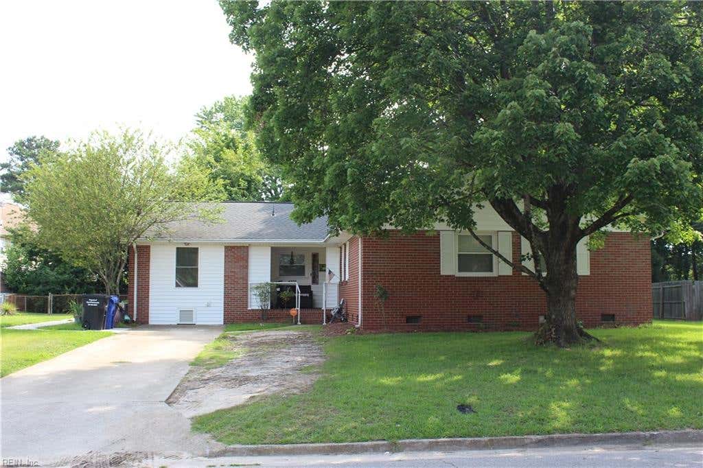 Photo of 4809 Mallard Crescent, Portsmouth, VA 23703 (MLS # 10639918)