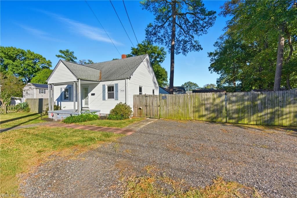 Photo of 7920 E Glen Road, Norfolk, VA 23505 (MLS # 10606778)