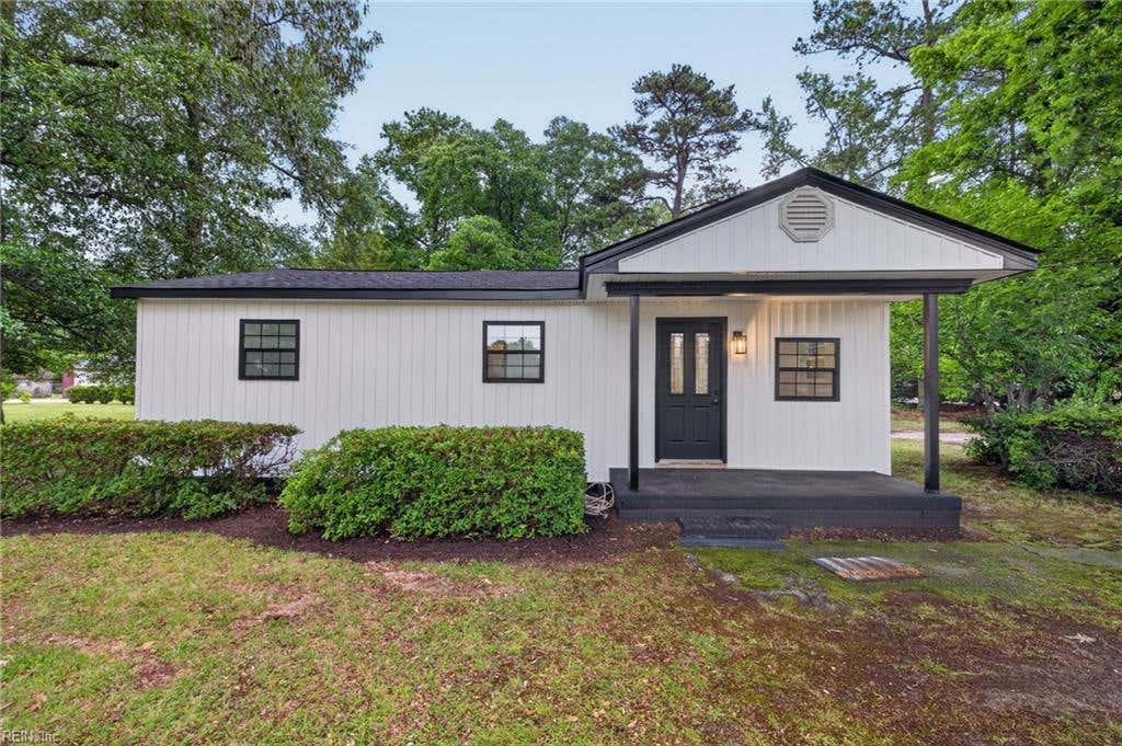 Photo of 1240 Bells Mill Road, Chesapeake, VA 23322 (MLS # 10640699)