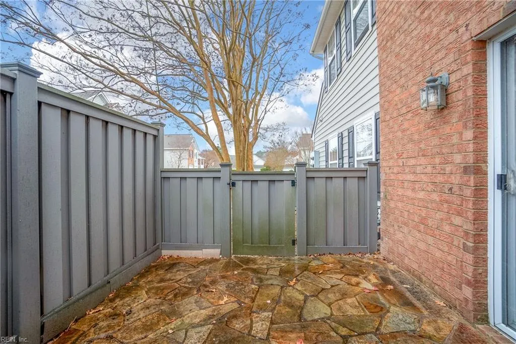 Virginia Beach, Virginia 23456, United States, 3 Bedrooms Bedrooms, ,2 BathroomsBathrooms,Residential,Pending,27425