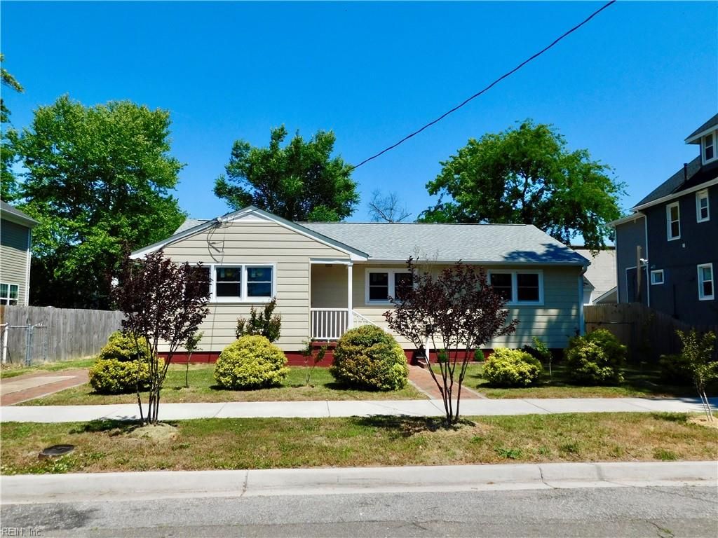 Photo of 810 W 34th Street, Norfolk, VA 23508 (MLS # 10633847)