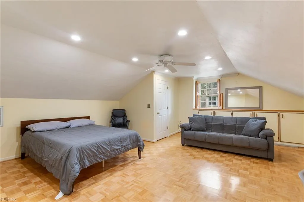 Virginia Beach, Virginia 23452, United States, 5 Bedrooms Bedrooms, ,3 BathroomsBathrooms,Residential,Active,111918