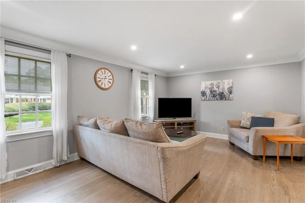 Virginia Beach, Virginia 23452, United States, 5 Bedrooms Bedrooms, ,3 BathroomsBathrooms,Residential,Active,111918