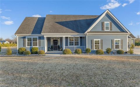 Photo of 2003 Anthony Place, Suffolk, VA 23432 (MLS # 10620248)