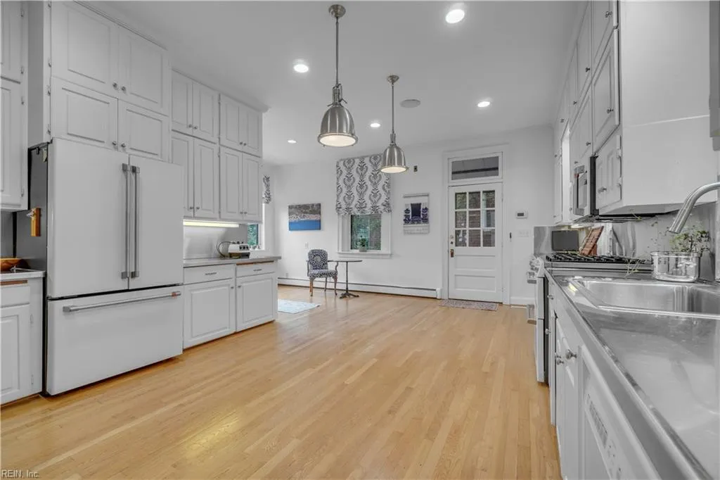 Norfolk, Virginia 23510, United States, 3 Bedrooms Bedrooms, ,4 BathroomsBathrooms,Residential,Active,183198