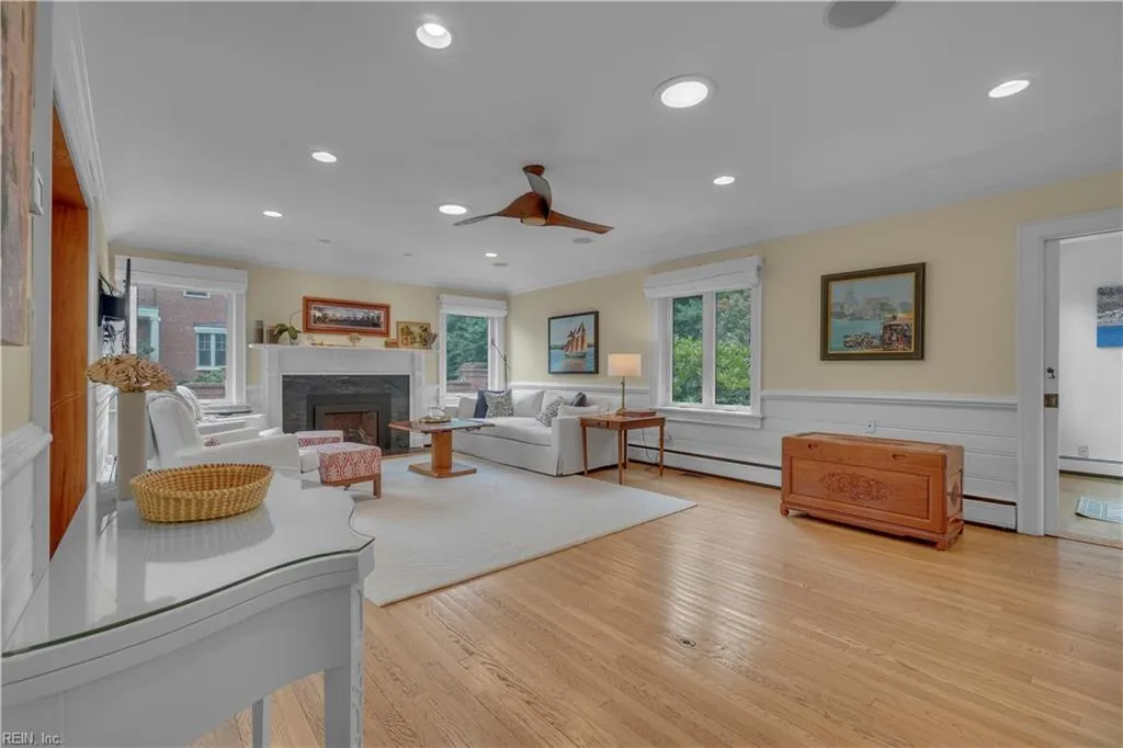 Norfolk, Virginia 23510, United States, 3 Bedrooms Bedrooms, ,4 BathroomsBathrooms,Residential,Active,183198