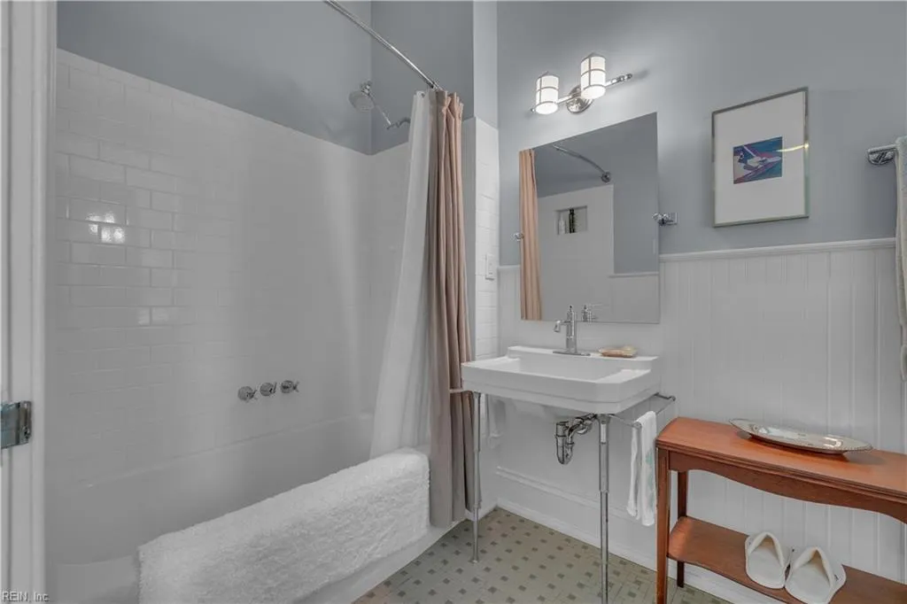 Norfolk, Virginia 23510, United States, 3 Bedrooms Bedrooms, ,4 BathroomsBathrooms,Residential,Active,183198