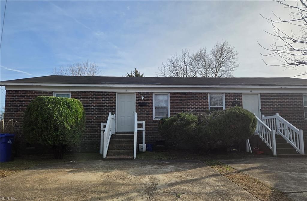 Photo of 19 Carver Circle, Portsmouth, VA 23701 (MLS # 10621609)
