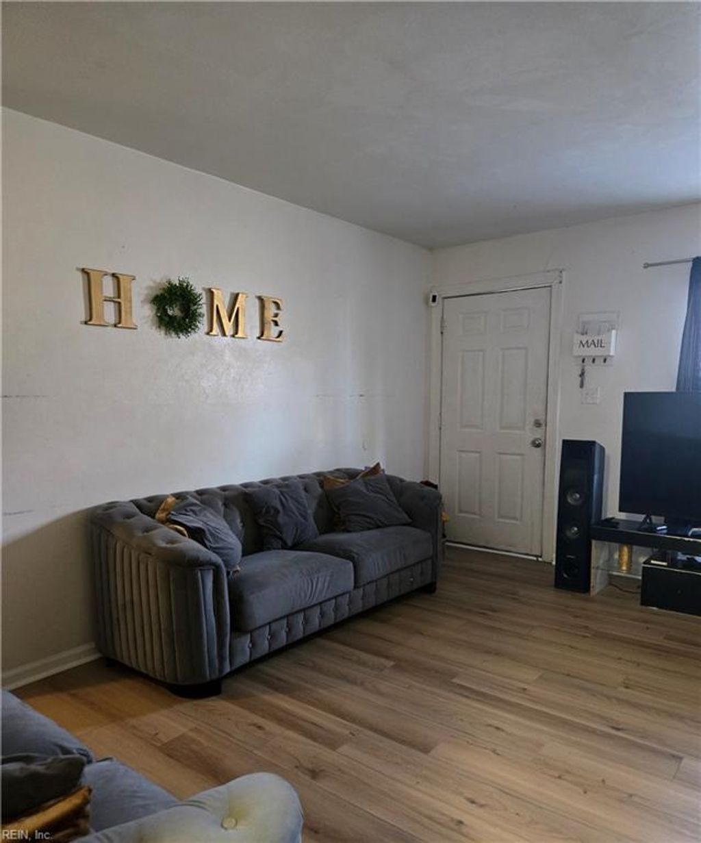 Photo of 19 Carver Circle, Portsmouth, VA 23701 (MLS # 10621609)