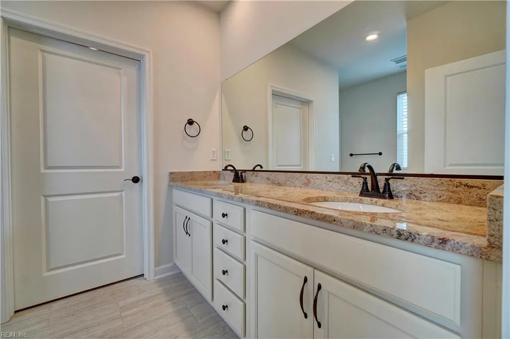 Suffolk, Virginia 23435, United States, 4 Bedrooms Bedrooms, ,3 BathroomsBathrooms,Residential,Active,239122