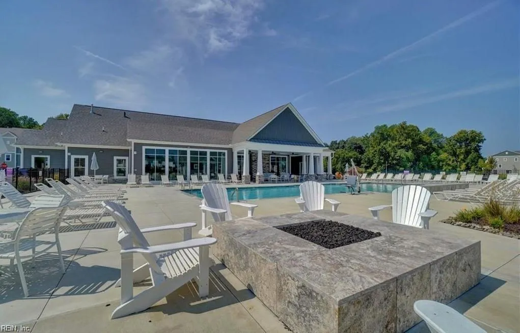 Suffolk, Virginia 23435, United States, 4 Bedrooms Bedrooms, ,3 BathroomsBathrooms,Residential,Active,239122