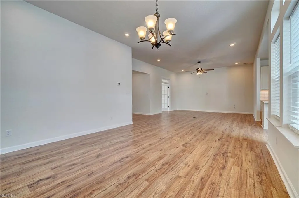 Suffolk, Virginia 23435, United States, 4 Bedrooms Bedrooms, ,3 BathroomsBathrooms,Residential,Active,239122