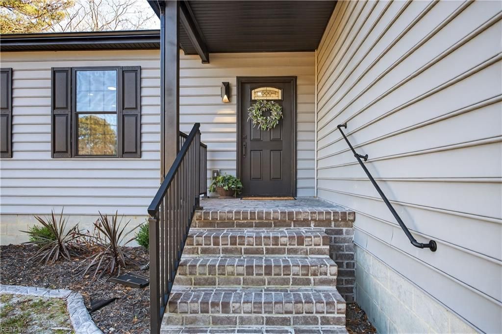 Photo of 5111 Sweetbriar Circle, Portsmouth, VA 23703 (MLS # 10613693)