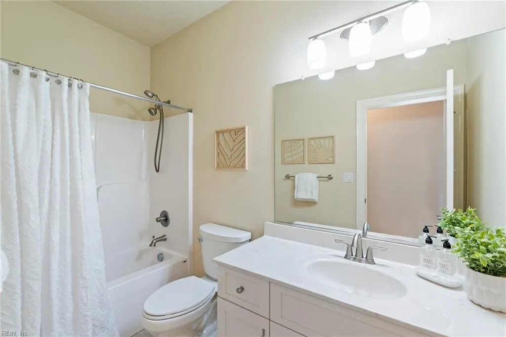 Suffolk, Virginia 23435, United States, 4 Bedrooms Bedrooms, ,4 BathroomsBathrooms,Residential,Pending,25692