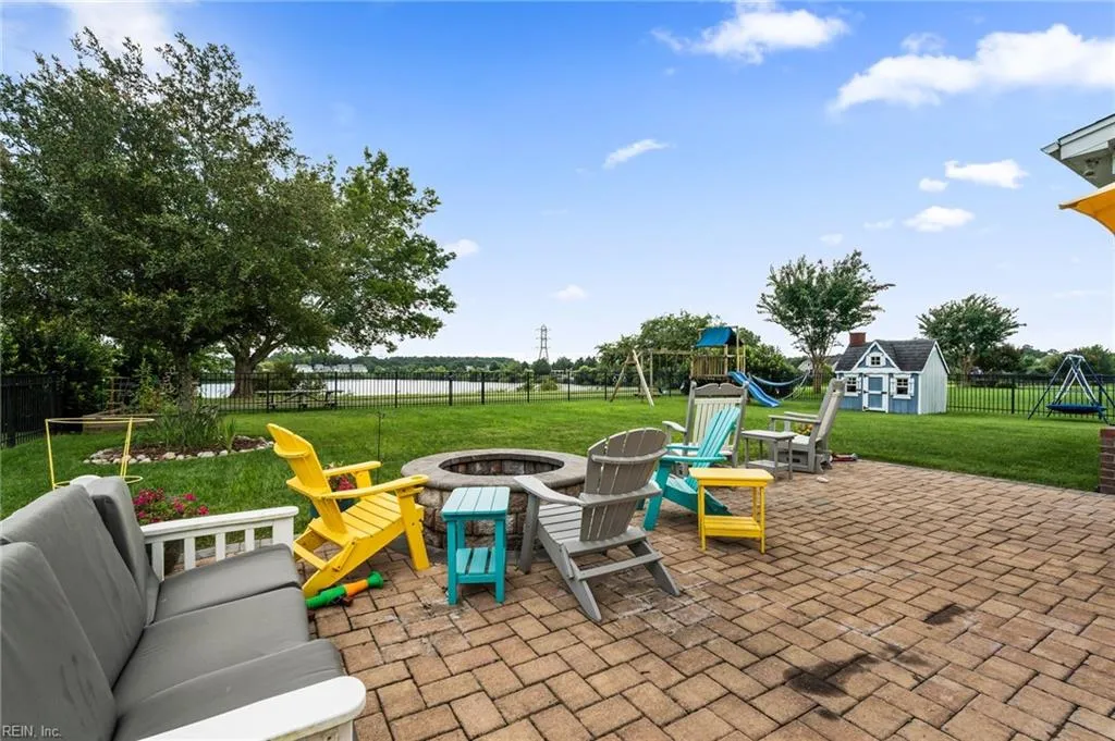 Suffolk, Virginia 23435, United States, 4 Bedrooms Bedrooms, ,4 BathroomsBathrooms,Residential,Pending,25692