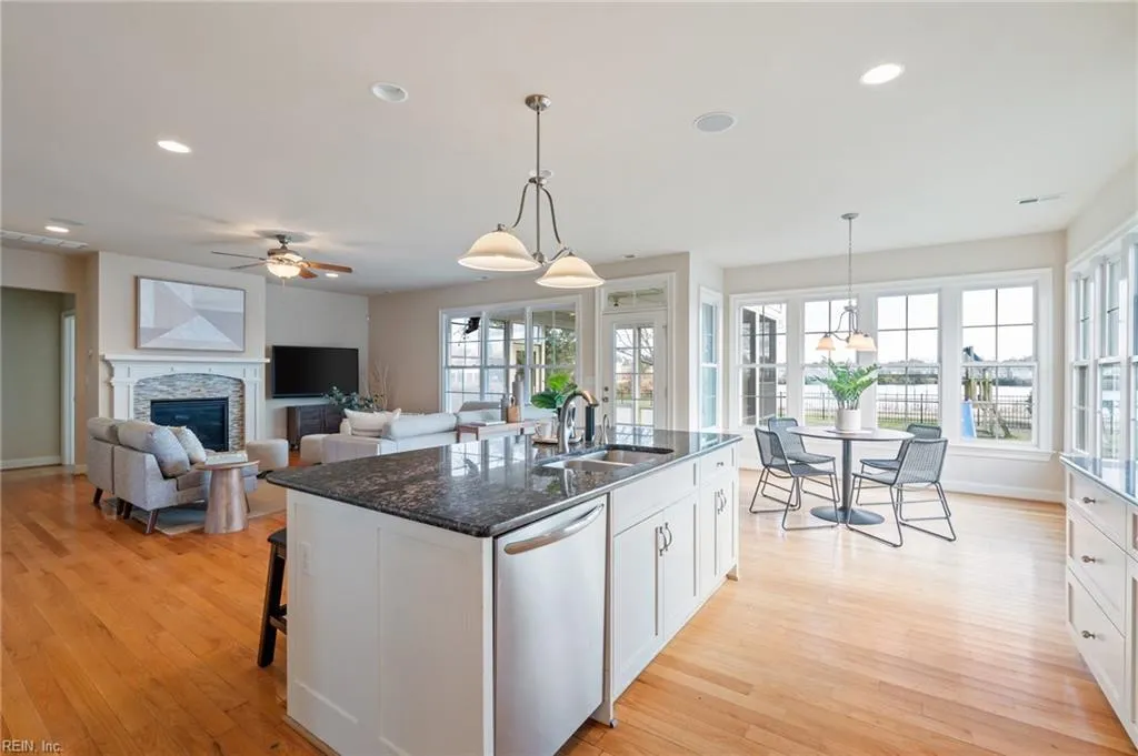 Suffolk, Virginia 23435, United States, 4 Bedrooms Bedrooms, ,4 BathroomsBathrooms,Residential,Pending,25692