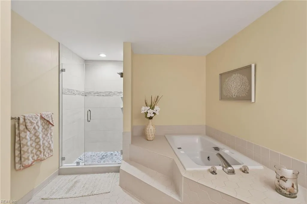 Virginia Beach, Virginia 23451, United States, 2 Bedrooms Bedrooms, ,2 BathroomsBathrooms,Residential,Active,233650