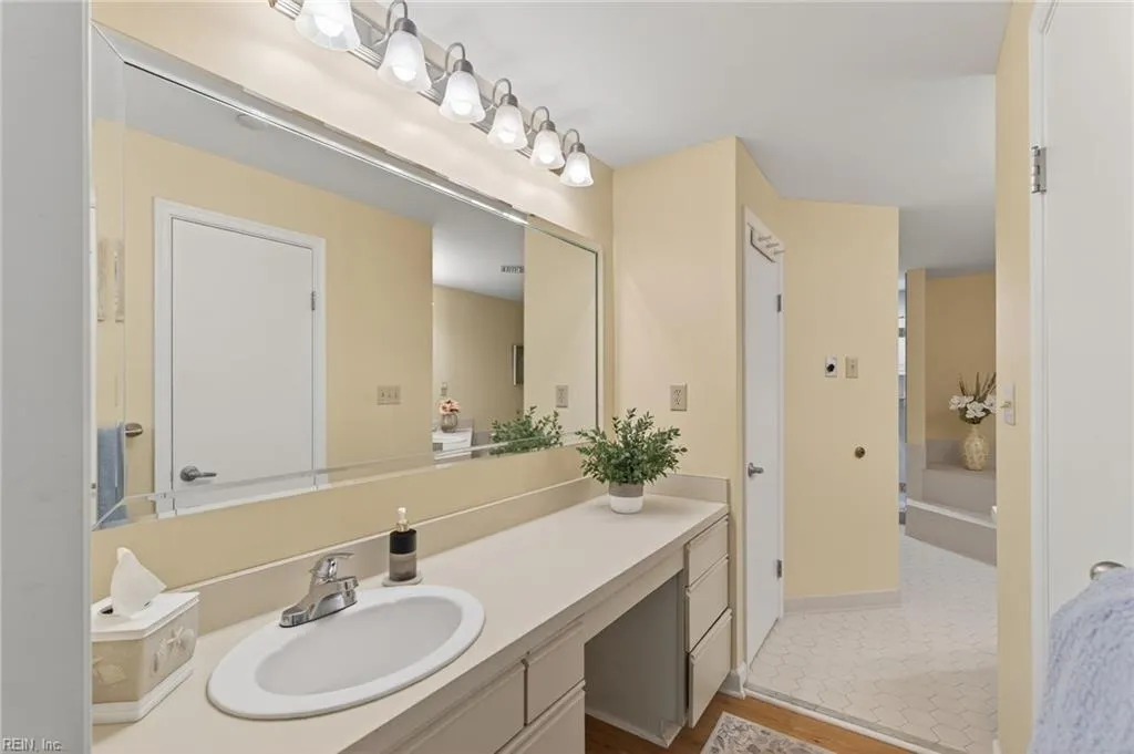 Virginia Beach, Virginia 23451, United States, 2 Bedrooms Bedrooms, ,2 BathroomsBathrooms,Residential,Active,233650