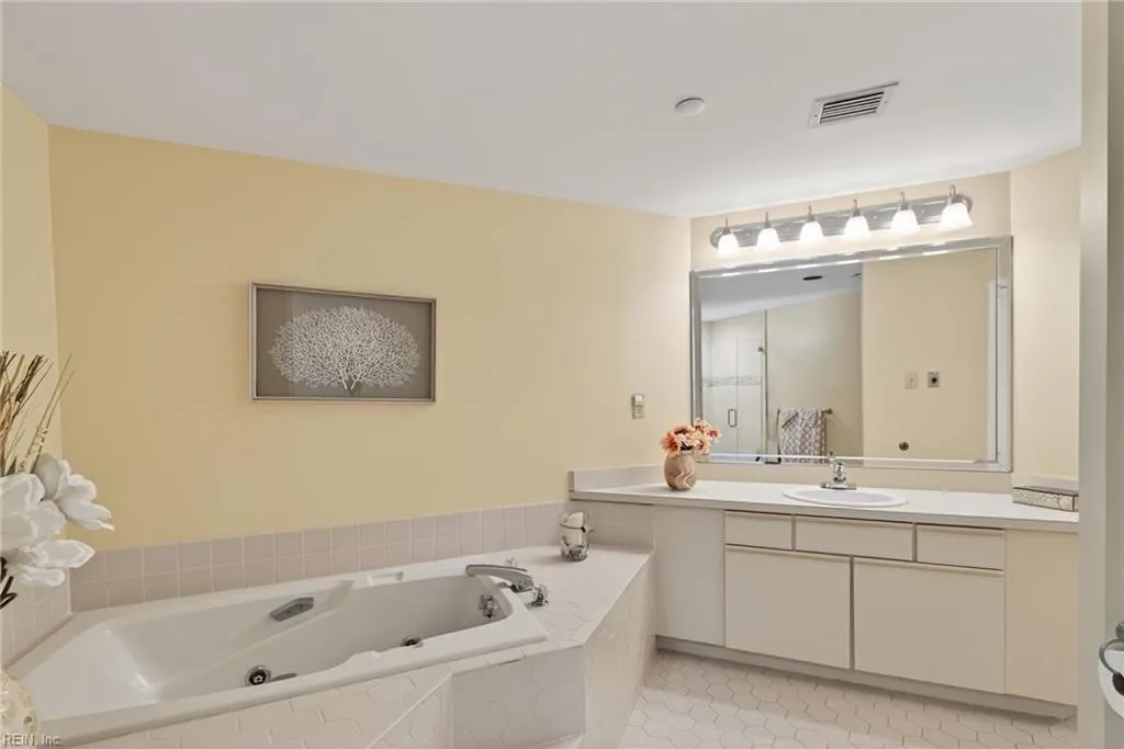 Virginia Beach, Virginia 23451, United States, 2 Bedrooms Bedrooms, ,2 BathroomsBathrooms,Residential,Active,233650