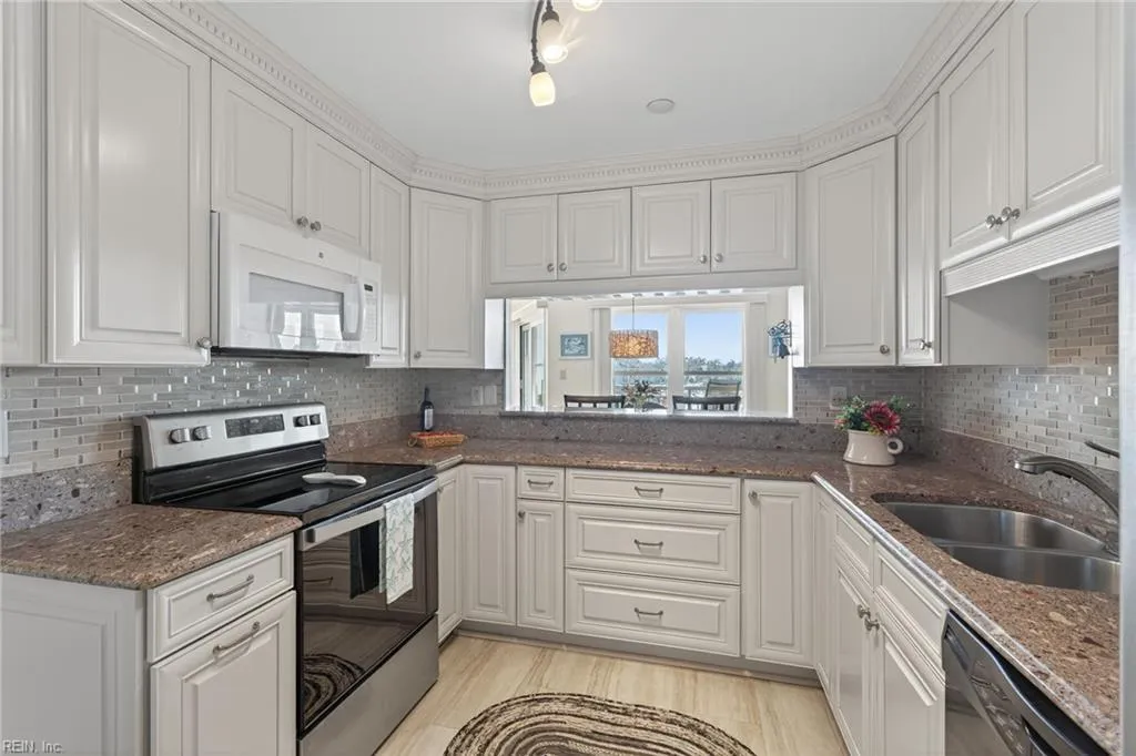 Virginia Beach, Virginia 23451, United States, 2 Bedrooms Bedrooms, ,2 BathroomsBathrooms,Residential,Active,233650