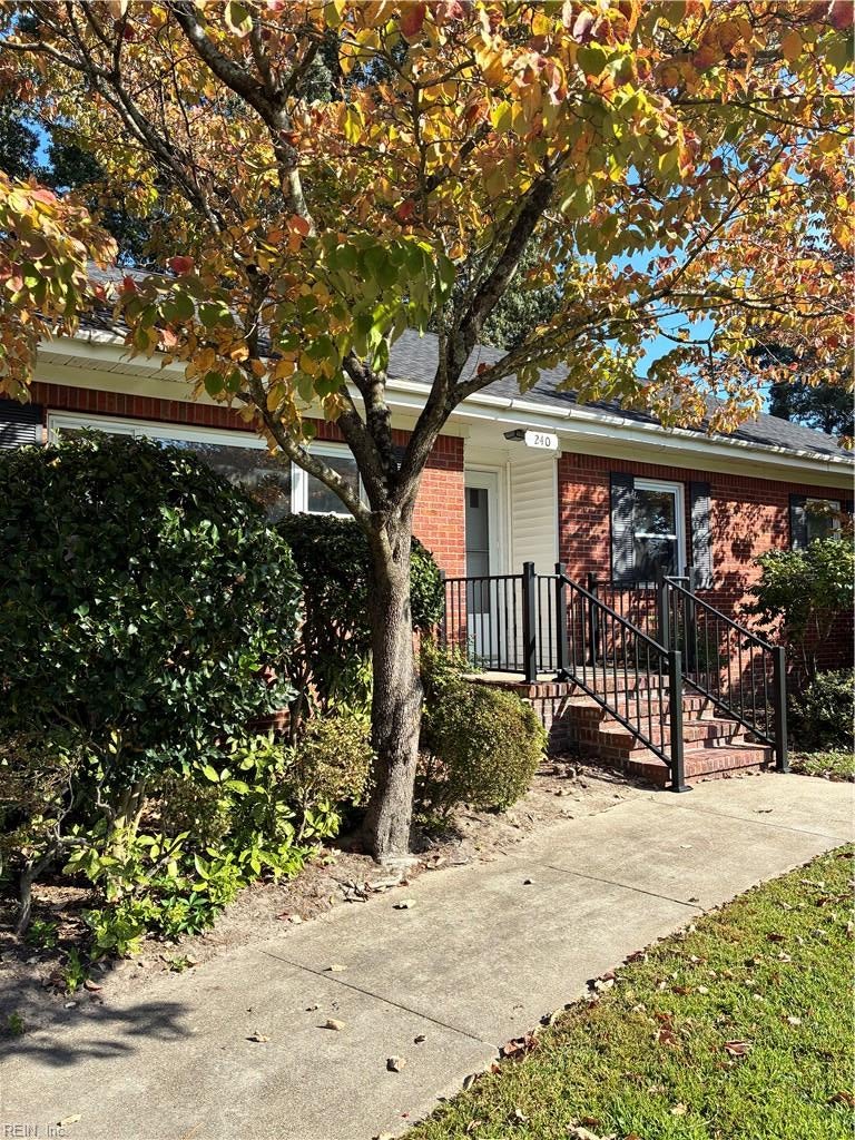 Photo of 240 E McGinnis Circle, Norfolk, VA 23502 (MLS # 10656218)