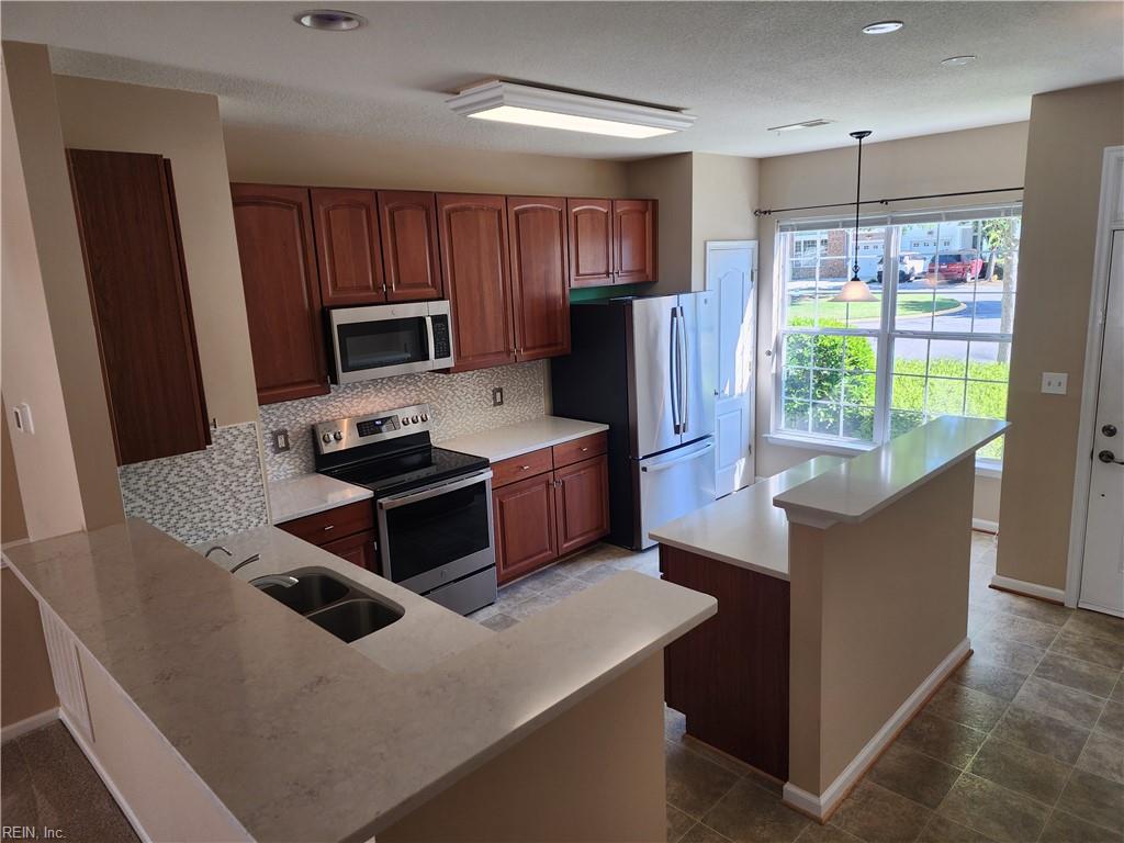 913 Beaumeade CT