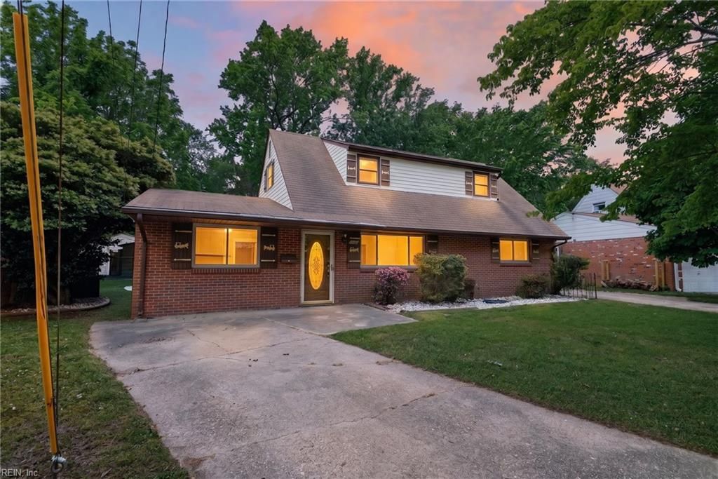 Photo of 1611 Modoc Avenue, Norfolk, VA 23503 (MLS # 10635456)