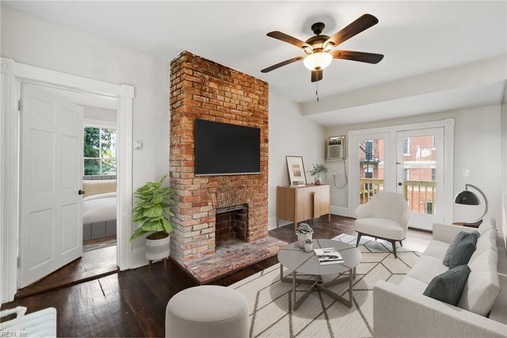 Photo of 407 Warren Crescent #4, Norfolk, VA 23507 (MLS # 10627427)