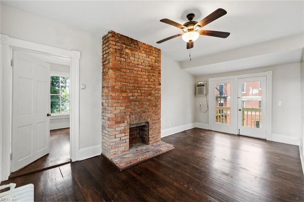 Photo of 407 Warren Crescent #4, Norfolk, VA 23507 (MLS # 10627427)