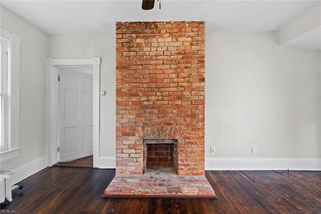 Photo of 407 Warren Crescent #4, Norfolk, VA 23507 (MLS # 10627427)