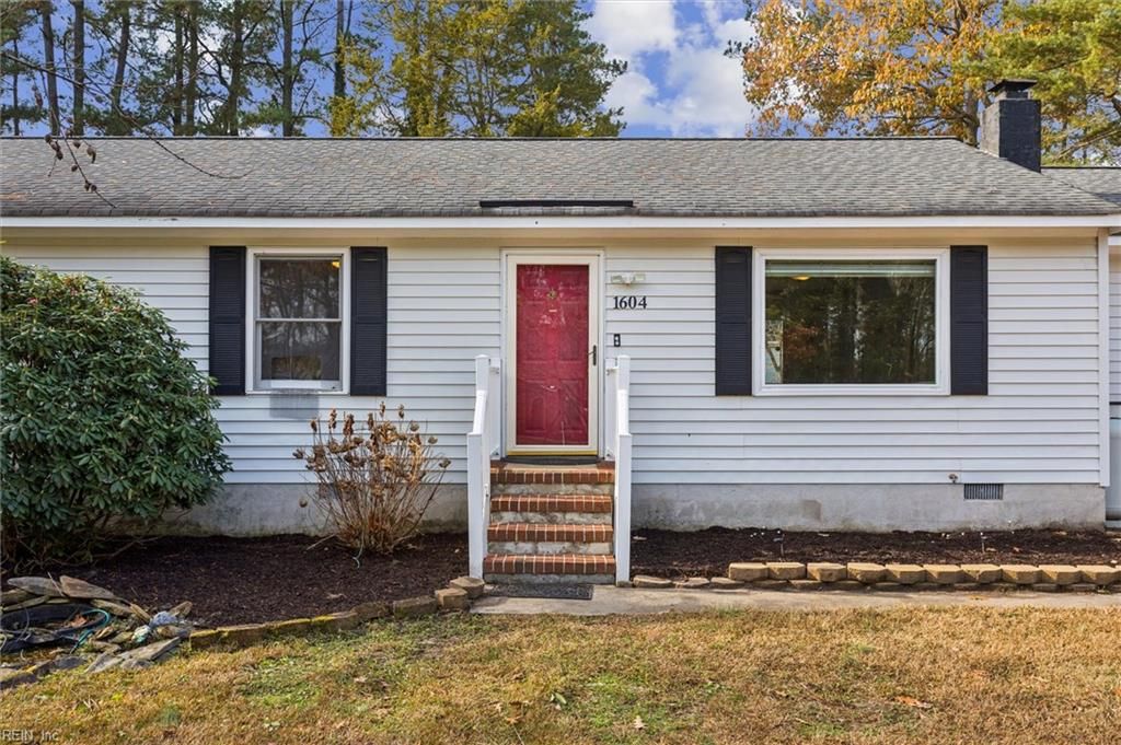 Photo of 1604 Colonial Avenue, Smithfield, VA 23430 (MLS # 10613515)