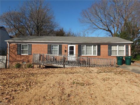 Photo of 228 Colony Road, Newport News, VA 23602 (MLS # 10618126)