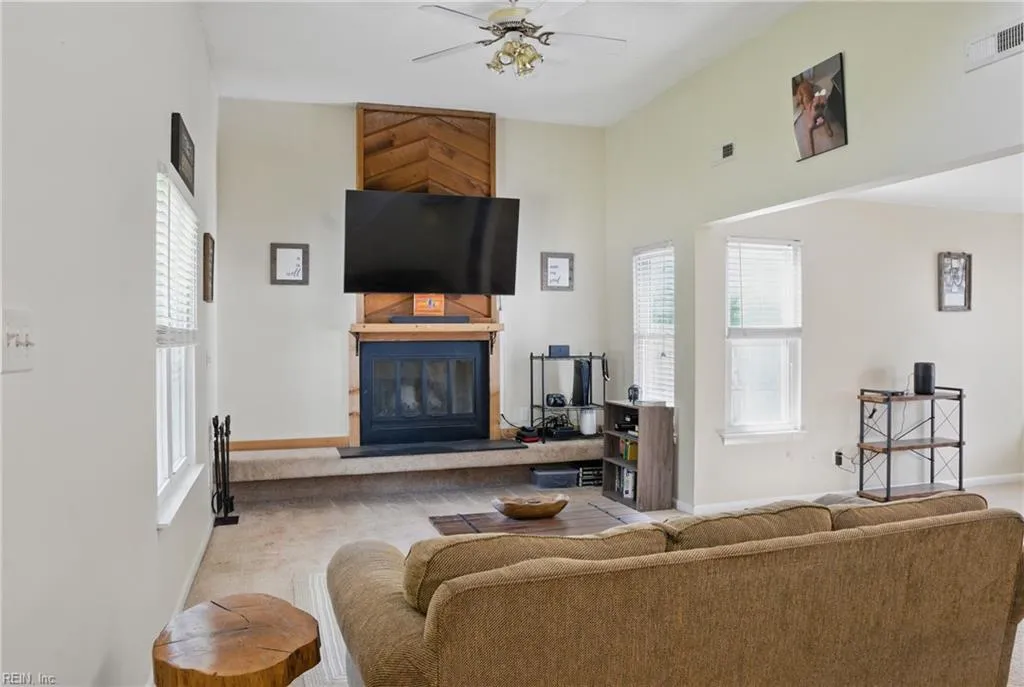 Virginia Beach, Virginia 23453, United States, 3 Bedrooms Bedrooms, ,2 BathroomsBathrooms,Residential,Pending,136221