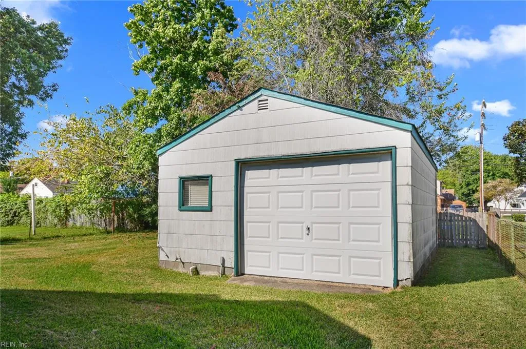 Portsmouth, Virginia 23707, United States, 2 Bedrooms Bedrooms, ,1 BathroomBathrooms,Residential,Active,208393