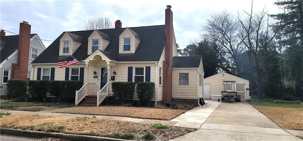 Photo of 175 W Leicester Avenue, Norfolk, VA 23503 (MLS # 10617430)