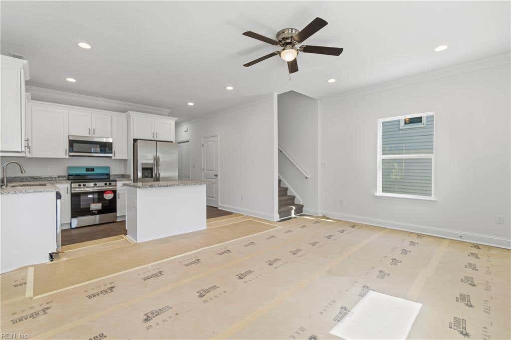 Photo of 910 Lindenwood Avenue, Norfolk, VA 23504 (MLS # 10646272)