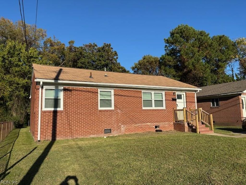 Photo of 16 Henderson Lane, Hampton, VA 23663 (MLS # 10607830)