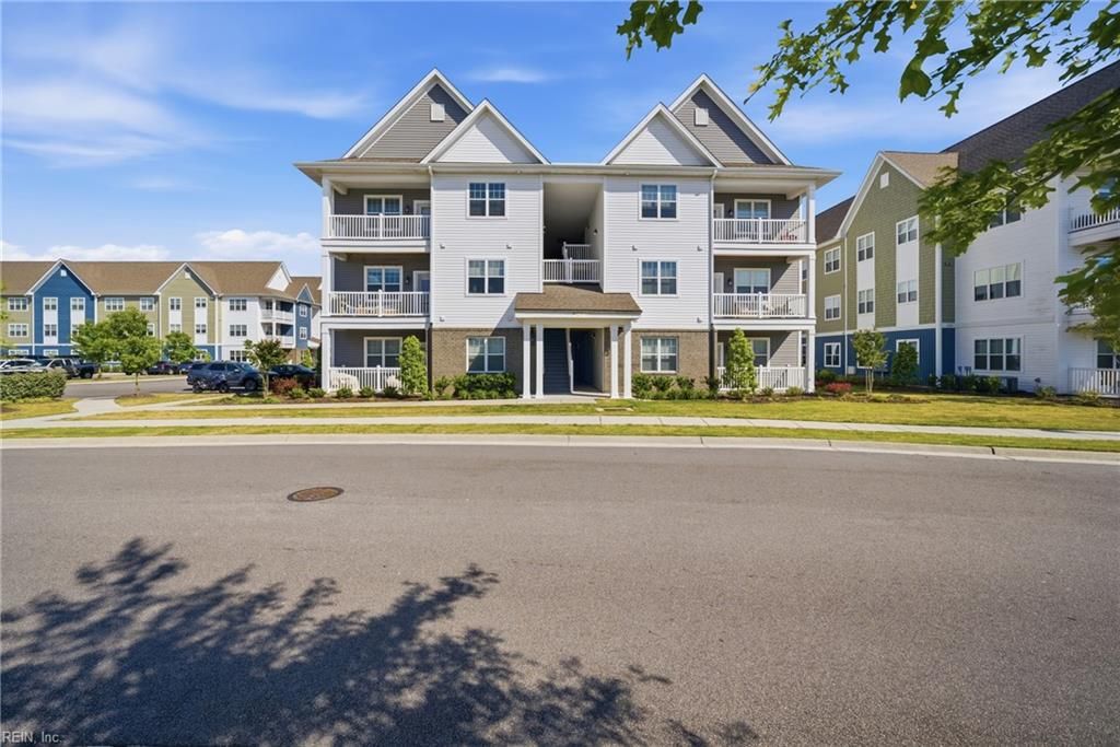 Photo of 1733 Dromolin Drive #304, Virginia Beach, VA 23456 (MLS # 10633486)