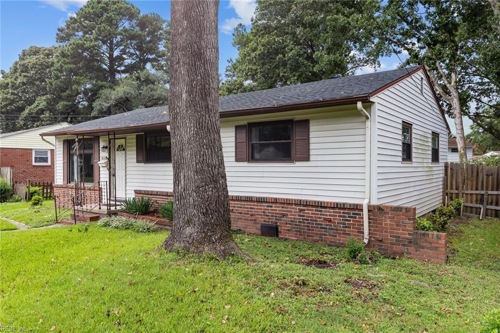 Photo of 1622 Bill Street, Norfolk, VA 23518 (MLS # 10640050)