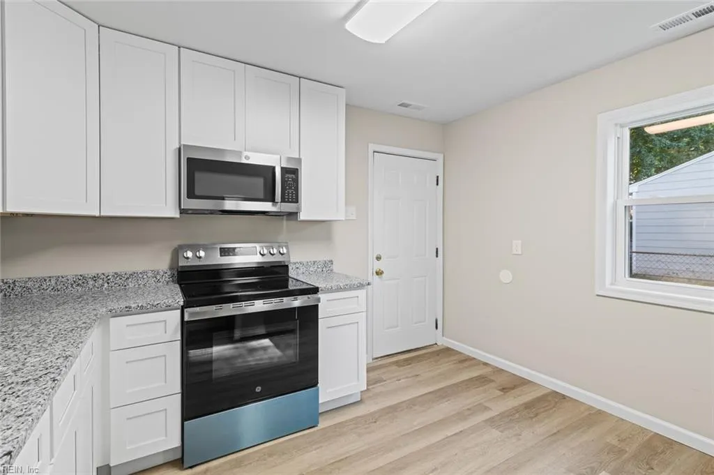 Hampton, Virginia 23663, United States, 2 Bedrooms Bedrooms, ,1 BathroomBathrooms,Residential,Active,203783