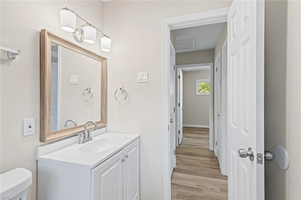 Hampton, Virginia 23663, United States, 2 Bedrooms Bedrooms, ,1 BathroomBathrooms,Residential,Active,203783