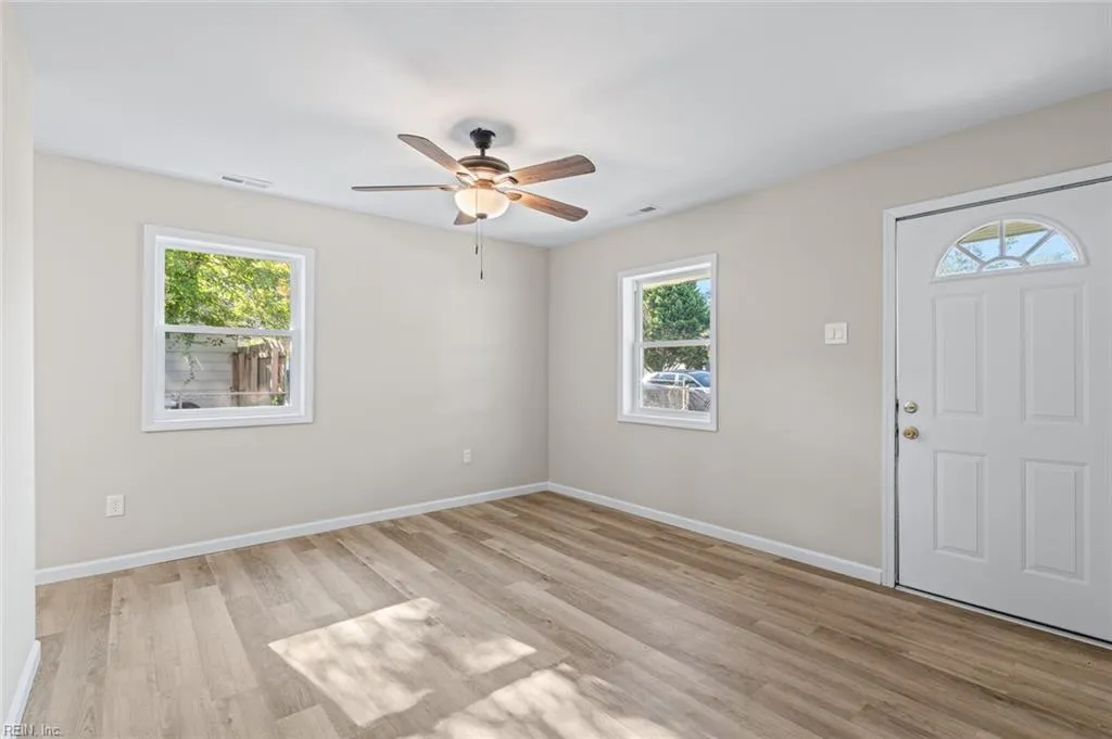 Hampton, Virginia 23663, United States, 2 Bedrooms Bedrooms, ,1 BathroomBathrooms,Residential,Active,203783