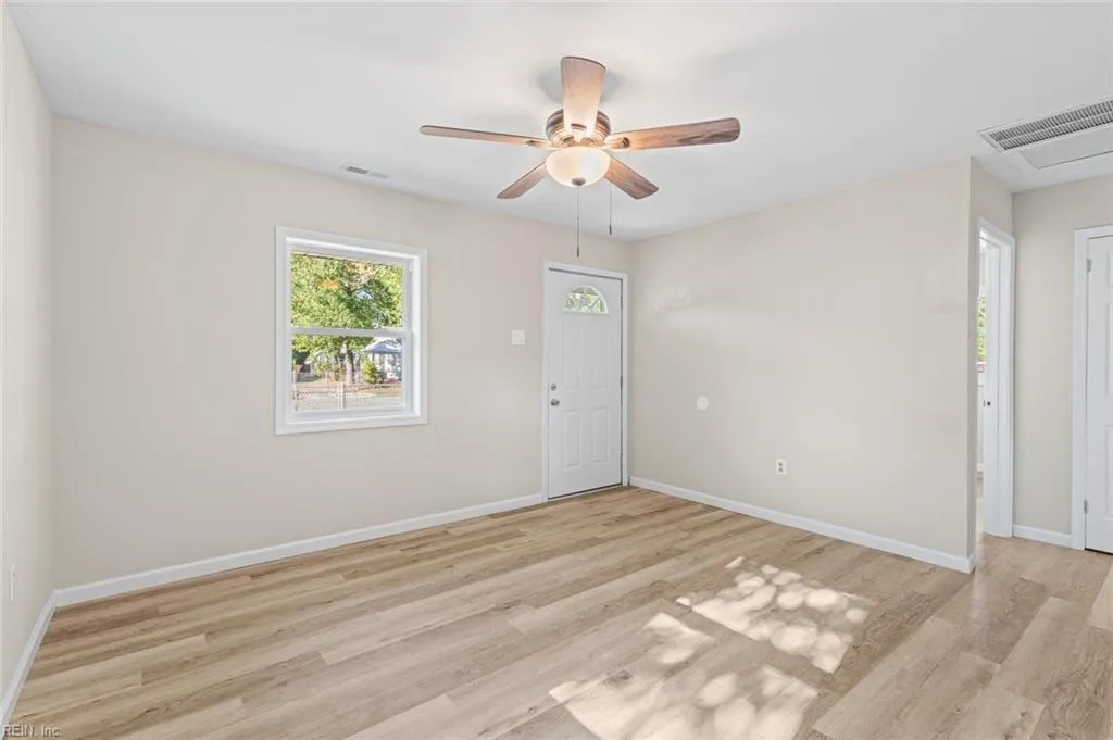 Hampton, Virginia 23663, United States, 2 Bedrooms Bedrooms, ,1 BathroomBathrooms,Residential,Active,203783