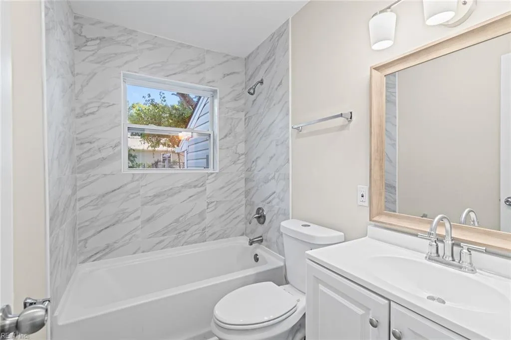 Hampton, Virginia 23663, United States, 2 Bedrooms Bedrooms, ,1 BathroomBathrooms,Residential,Active,203783