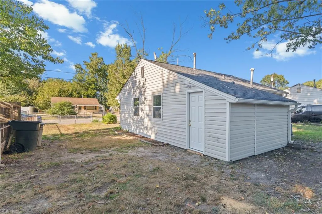 Hampton, Virginia 23663, United States, 2 Bedrooms Bedrooms, ,1 BathroomBathrooms,Residential,Active,203783