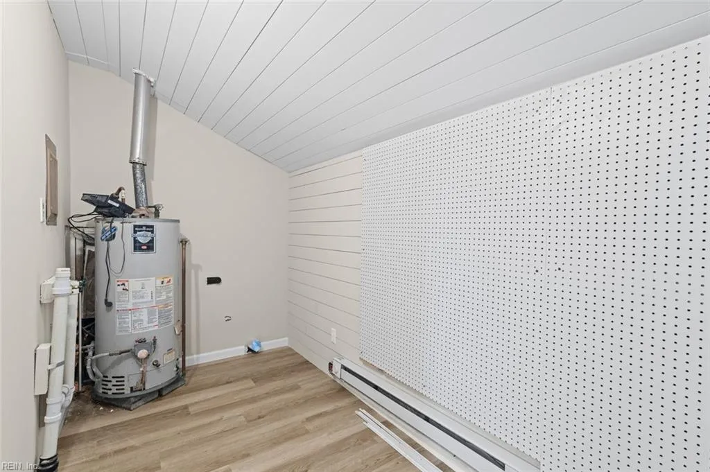 Hampton, Virginia 23663, United States, 2 Bedrooms Bedrooms, ,1 BathroomBathrooms,Residential,Active,203783