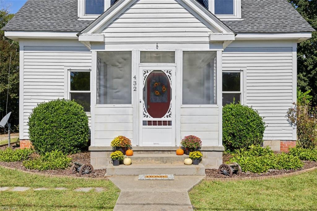 Photo of 432 W Main Street, Waverly, VA 23890 (MLS # 10657299)
