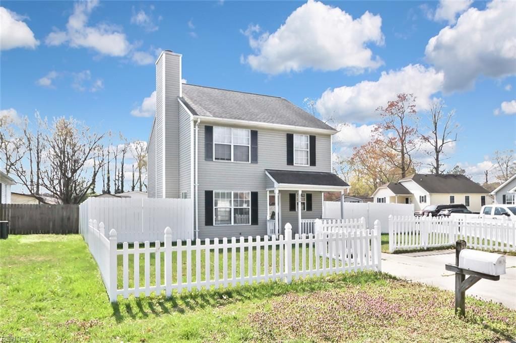 Photo of 220 Abingdon Circle, Suffolk, VA 23434 (MLS # 10627382)